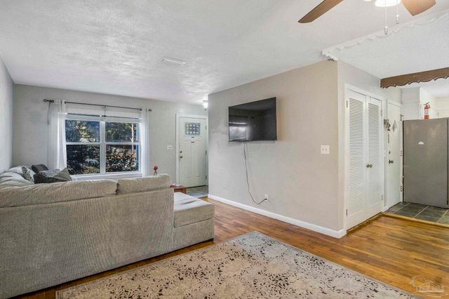 6589 Cedar St, Milton, FL 32570