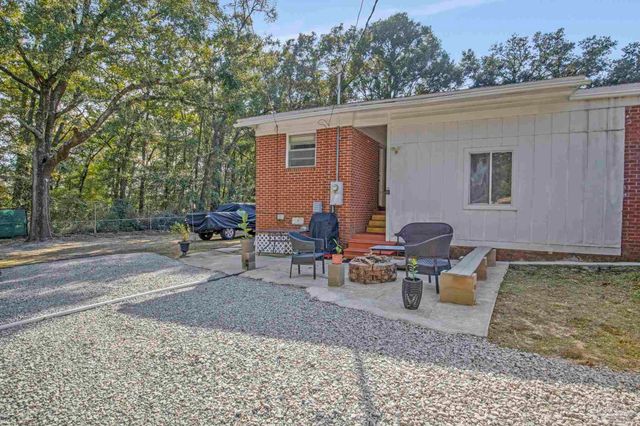 6589 Cedar St, Milton, FL 32570