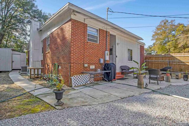 6589 Cedar St, Milton, FL 32570