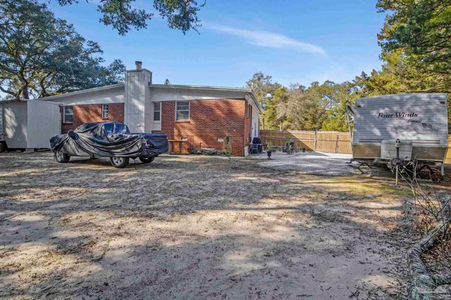 6589 Cedar St, Milton, FL 32570