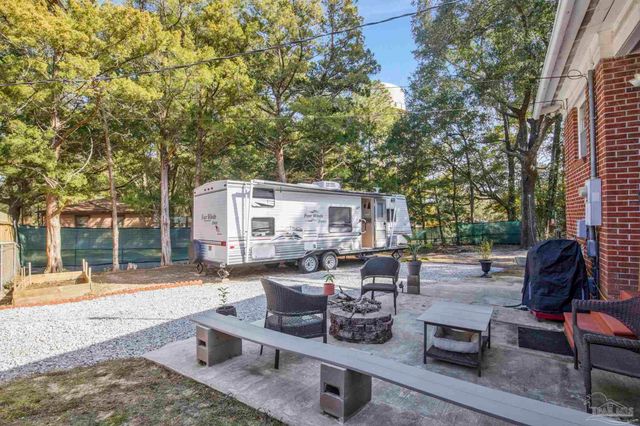 6589 Cedar St, Milton, FL 32570