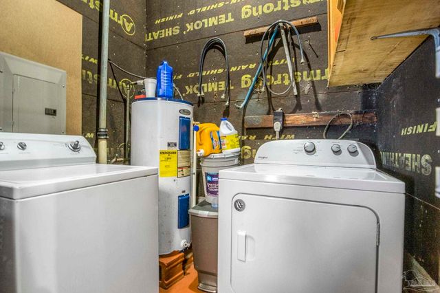 6589 Cedar St, Milton, FL 32570