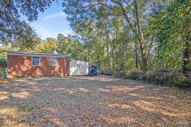 6589 Cedar St, Milton, FL 32570