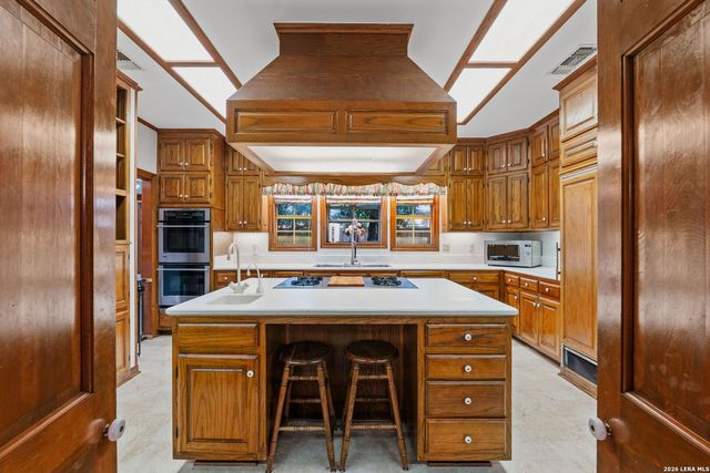 9 Scarborough Square, San Antonio, TX 78218