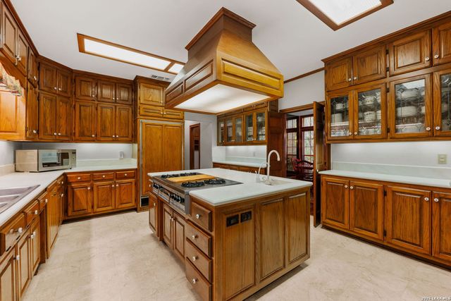 9 Scarborough Square, San Antonio, TX 78218