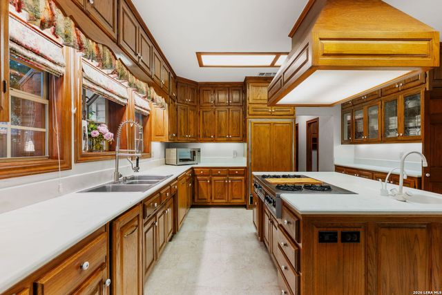 9 Scarborough Square, San Antonio, TX 78218