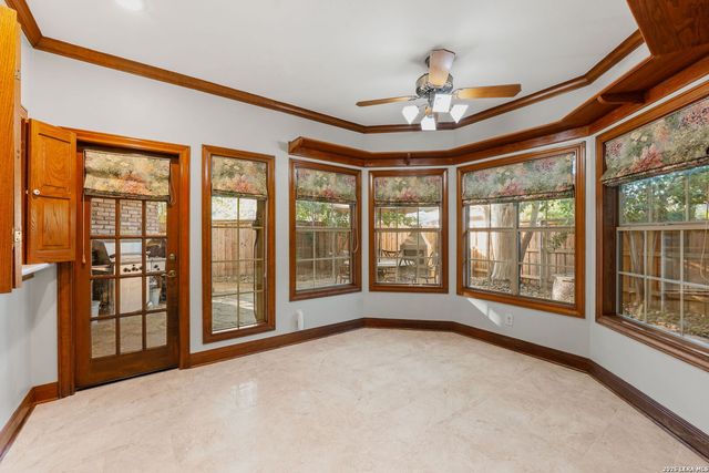 9 Scarborough Square, San Antonio, TX 78218