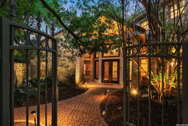 9 Scarborough Square, San Antonio, TX 78218