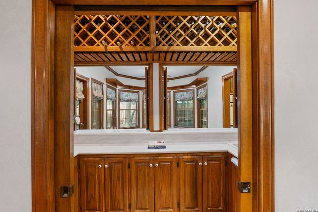 9 Scarborough Square, San Antonio, TX 78218