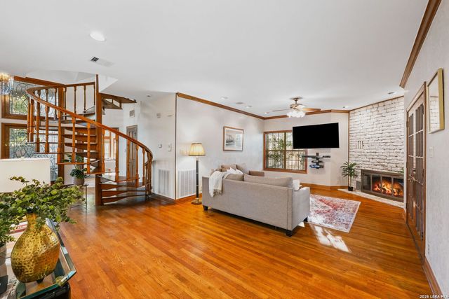 9 Scarborough Square, San Antonio, TX 78218