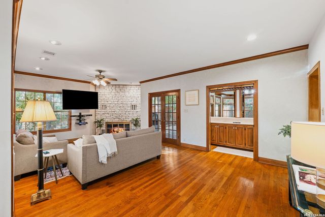 9 Scarborough Square, San Antonio, TX 78218