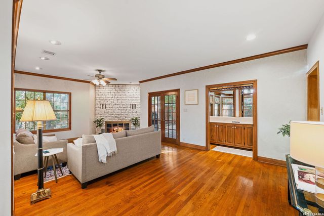 9 Scarborough Square, San Antonio, TX 78218