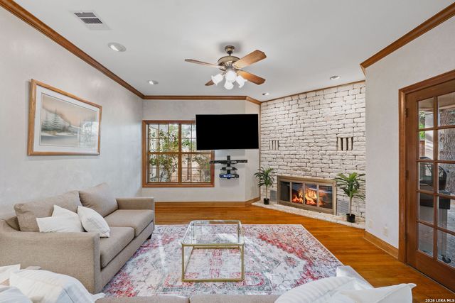 9 Scarborough Square, San Antonio, TX 78218