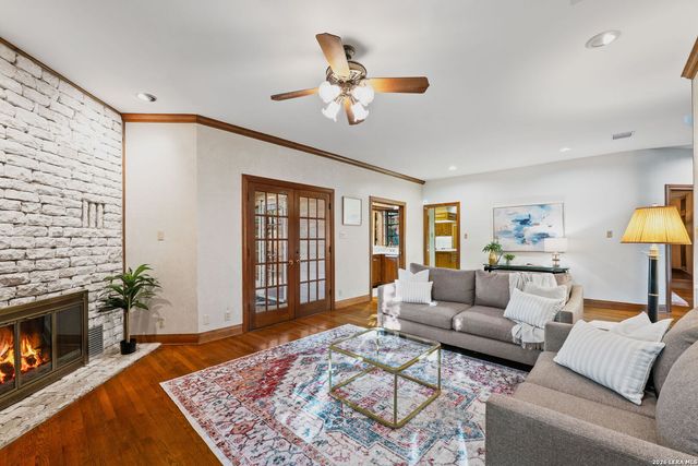 9 Scarborough Square, San Antonio, TX 78218