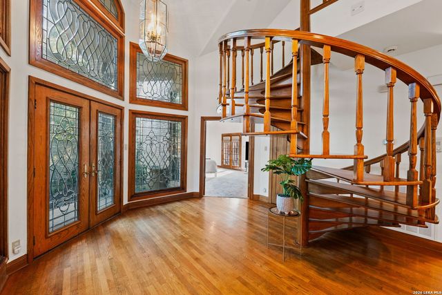 9 Scarborough Square, San Antonio, TX 78218