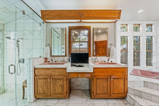 9 Scarborough Square, San Antonio, TX 78218