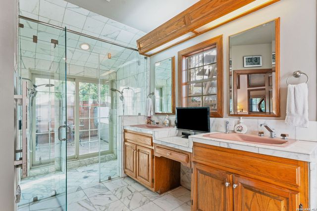 9 Scarborough Square, San Antonio, TX 78218