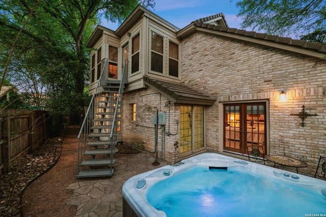 9 Scarborough Square, San Antonio, TX 78218