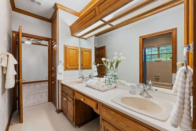 9 Scarborough Square, San Antonio, TX 78218