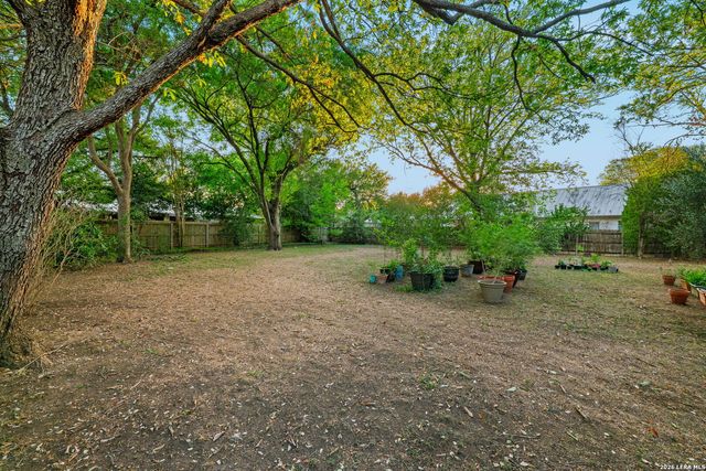 9 Scarborough Square, San Antonio, TX 78218