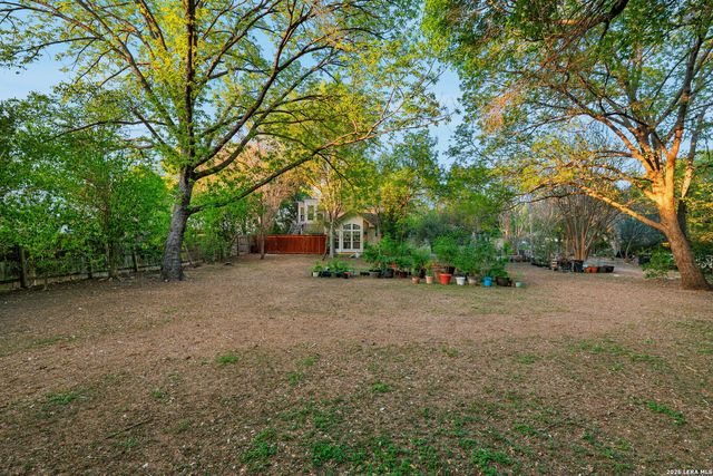 9 Scarborough Square, San Antonio, TX 78218