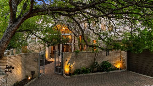 9 Scarborough Square, San Antonio, TX 78218