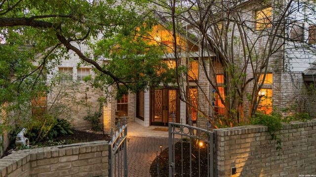 9 Scarborough Square, San Antonio, TX 78218