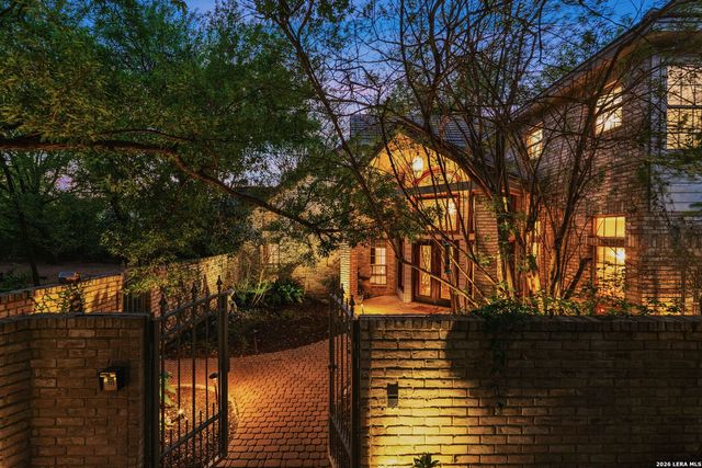 9 Scarborough Square, San Antonio, TX 78218