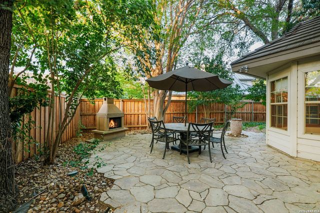 9 Scarborough Square, San Antonio, TX 78218