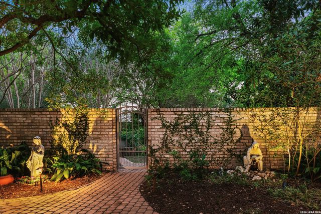 9 Scarborough Square, San Antonio, TX 78218