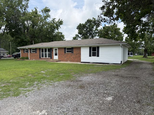 1009 Due West Cir, Lafayette, TN 37083