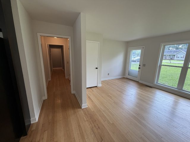 1009 Due West Cir, Lafayette, TN 37083