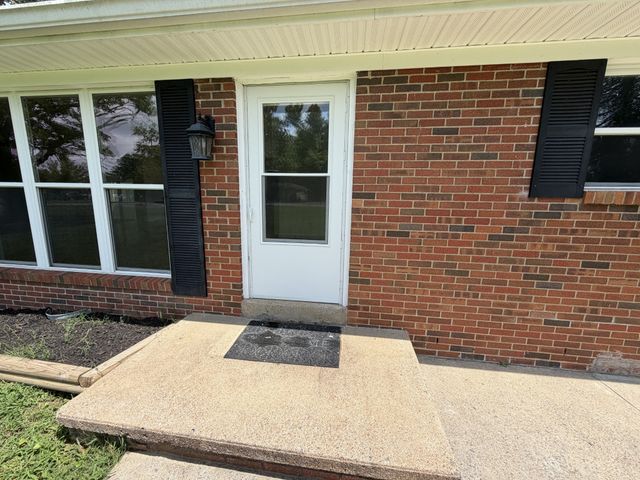 1009 Due West Cir, Lafayette, TN 37083