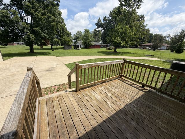 1009 Due West Cir, Lafayette, TN 37083