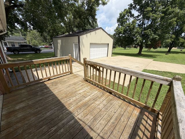 1009 Due West Cir, Lafayette, TN 37083