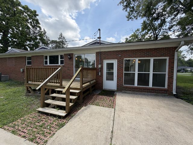 1009 Due West Cir, Lafayette, TN 37083