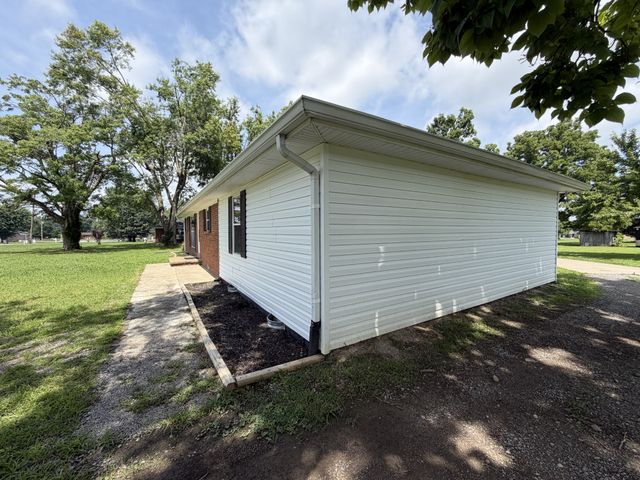 1009 Due West Cir, Lafayette, TN 37083