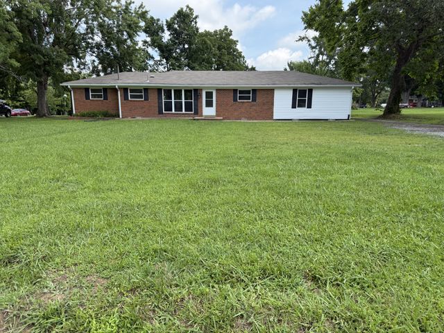 1009 Due West Cir, Lafayette, TN 37083