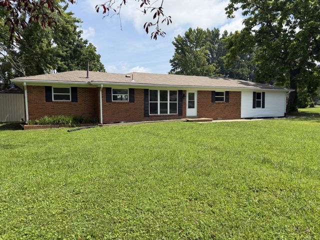 1009 Due West Cir, Lafayette, TN 37083