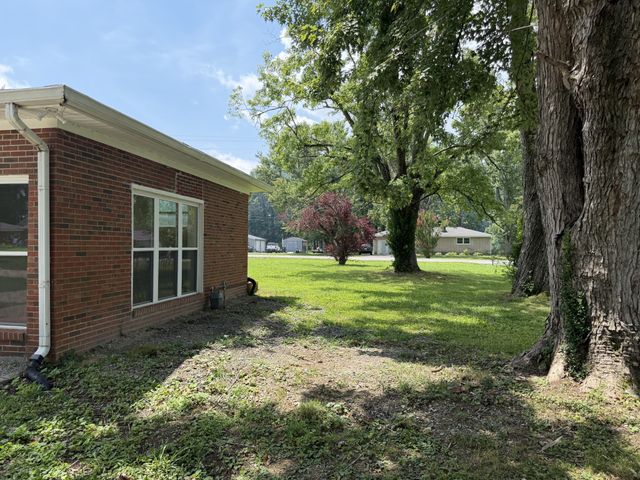 1009 Due West Cir, Lafayette, TN 37083