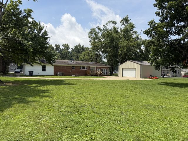 1009 Due West Cir, Lafayette, TN 37083