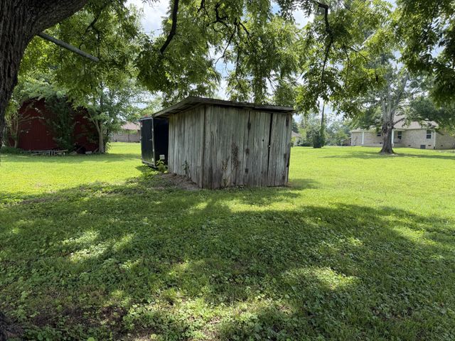 1009 Due West Cir, Lafayette, TN 37083