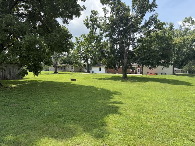 1009 Due West Cir, Lafayette, TN 37083