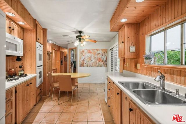 30473 Mulholland 33, Agoura Hills, CA 91301
