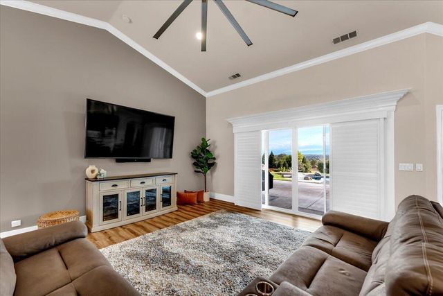 21810 Los Altos Drive, Palo Cedro, CA 96073