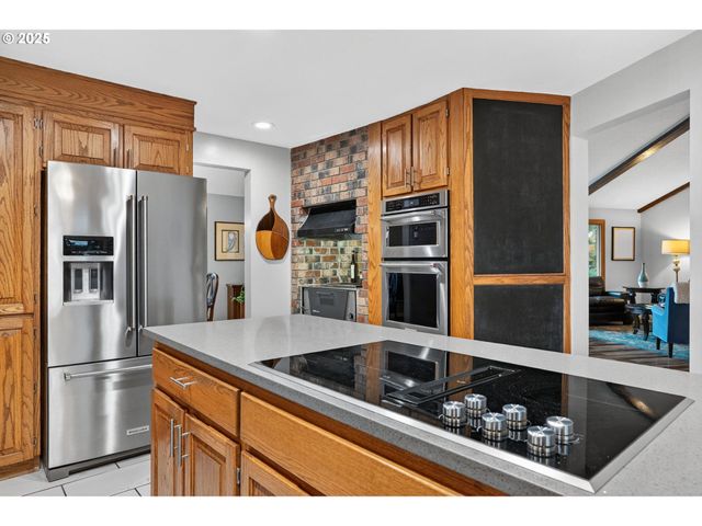 17542 KIRKWOOD Rd, Gladstone, OR 97027