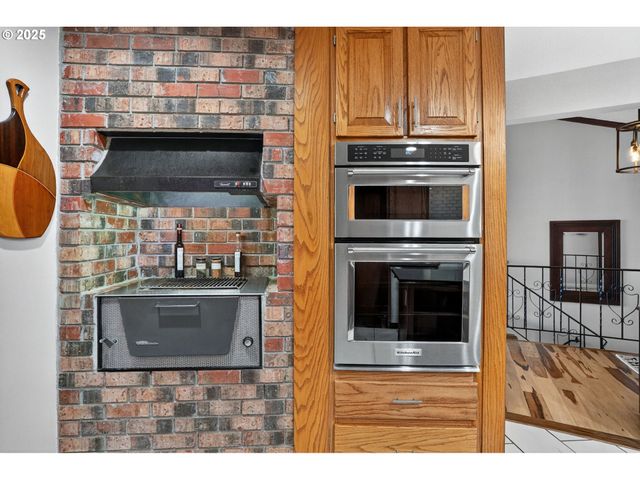 17542 KIRKWOOD Rd, Gladstone, OR 97027