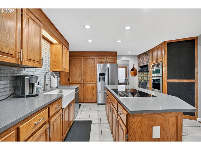 17542 KIRKWOOD Rd, Gladstone, OR 97027