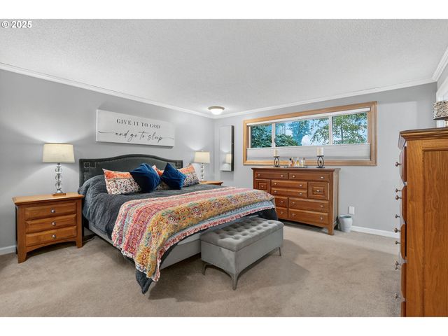 17542 KIRKWOOD Rd, Gladstone, OR 97027