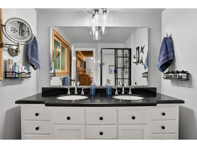 17542 KIRKWOOD Rd, Gladstone, OR 97027